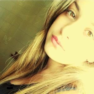 Meet your Posher, Selena